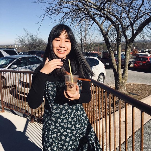 Meet your Posher, Lillian - Picture 3 of 6